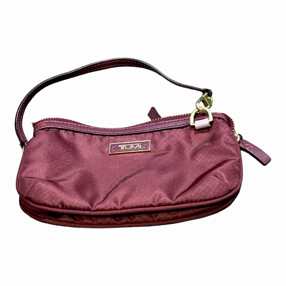 Tumi Vienna Voyageur Wristlet Triple compartment Clutch Burgundy. - Picture 5 of 5